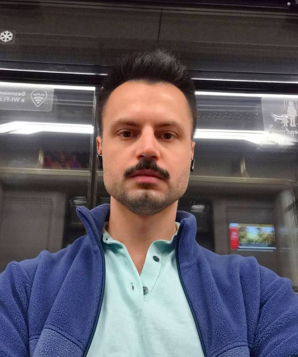 Артём